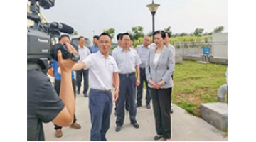 湖北省委常委、宣传部长王艳玲率队到合乐HL8承建的沙洋县毛李镇污水处置厂调查调研