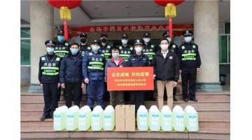 与战“疫」剡同业，，，，，，，合乐HL8向嘉峪关市公安局高新分局捐赠防疫物资